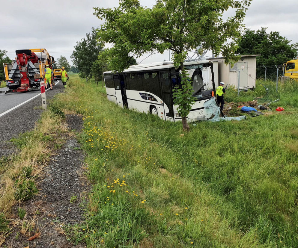 Wypadku autokaru wiozącego dzieci w Jełowej pod Opolem 