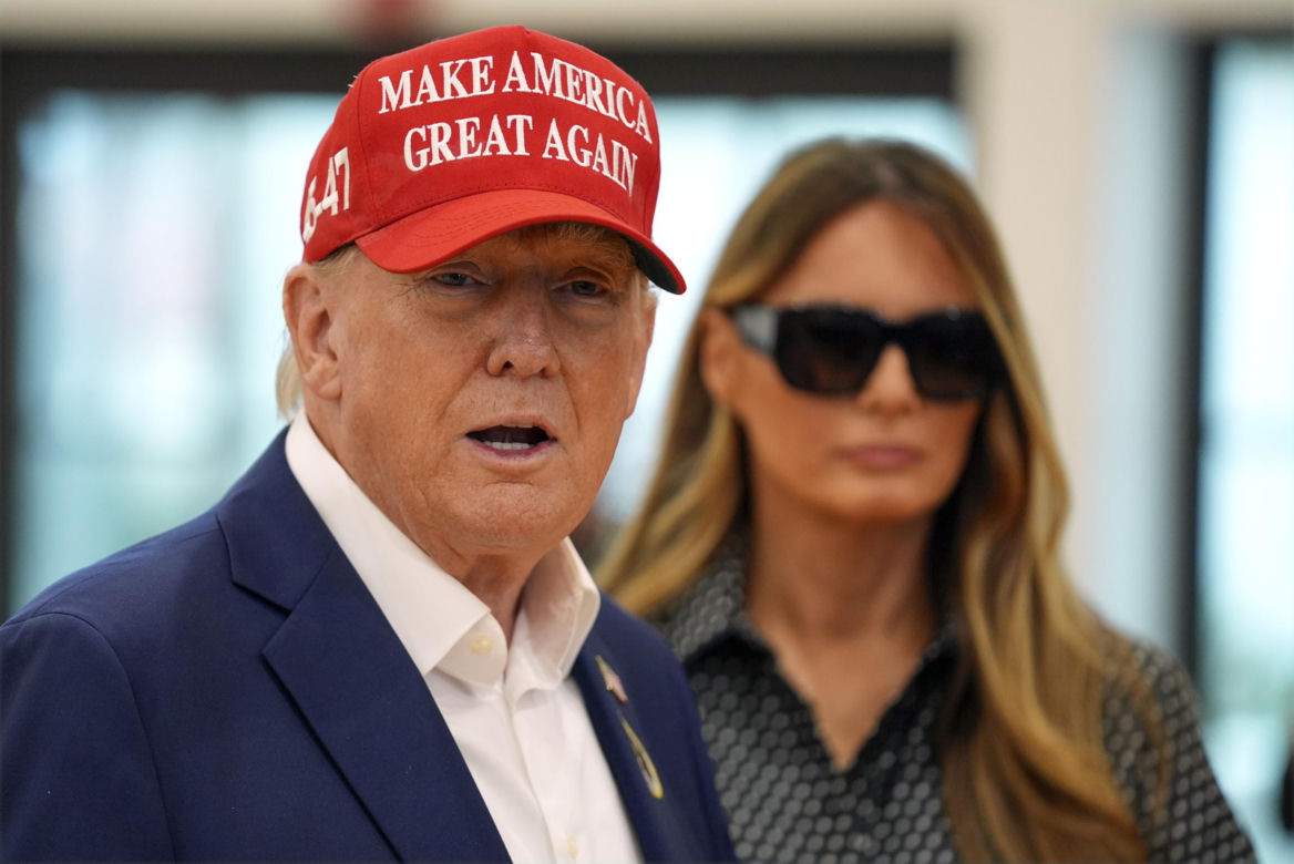 Trump oddał głos razem z żoną. Melania przy boku męża.