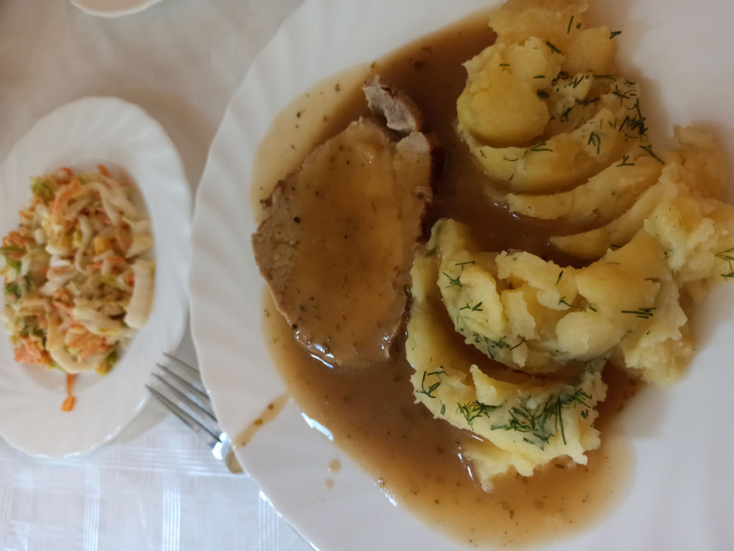Posiłki w sanatorium. Tym nas karmią na śniadanie, obiad i kolację