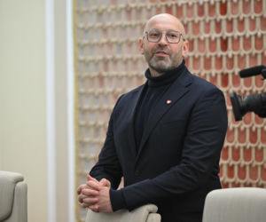 Specjalne posiedzenie rządu. Tusk tnie ceny paliw. Radykalne obniżki podatków