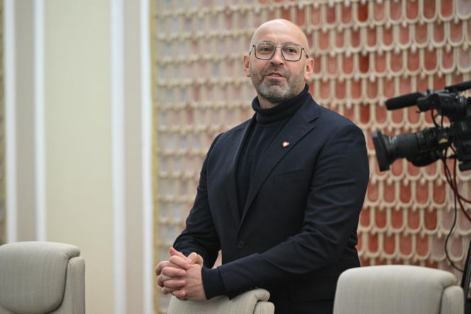 Specjalne posiedzenie rządu. Tusk tnie ceny paliw. Radykalne obniżki podatków