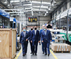 Mateusz Morawiecki w zakładzie PESA Bydgoszcz SA.