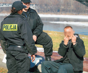 Desperat chciał skoczyć z mostu