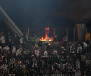 Płoną trybuny przez Łazienkowskiej 3