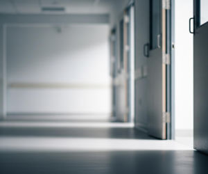 Atak na personel SOR w Piotrkowie. Co z agresywną kobietą?