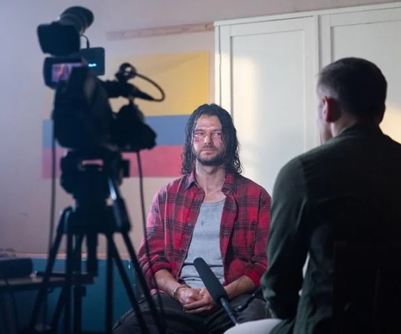 Pierwsza miłość, odcinek 4182: Skazaniec Paweł rozpoznaje Kingę na zdjęciu! Przerywa milczenie - ZDJĘCIA