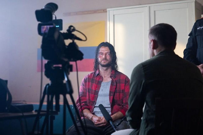 "Pierwsza miłość", odcinek 4182: Tajemniczy więzień przerywa milczenie na widok zdjęcia Kingi