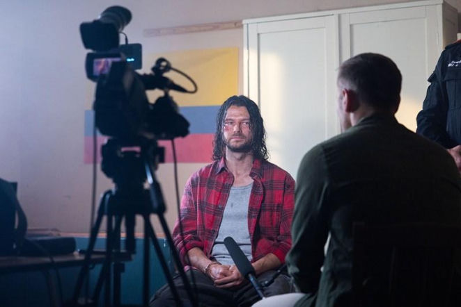 Pierwsza miłość, odcinek 4182: Skazaniec Paweł rozpoznaje Kingę na zdjęciu! Przerywa milczenie - ZDJĘCIA