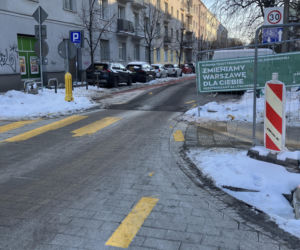 Tramwaj wzdłuż ul. Rakowieckiej w Warszawie w styczniu 2026