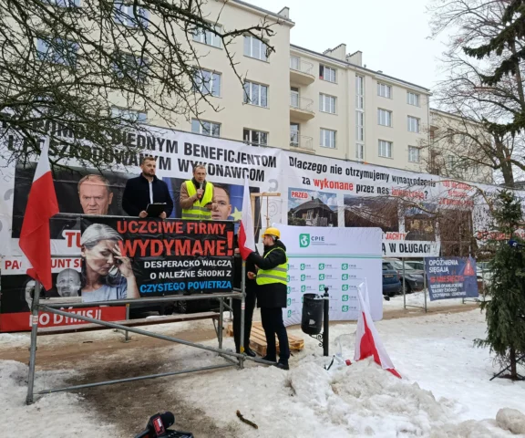 Wykonawcy programu Czyste Powietrze żądają zaległych 15 mld zł