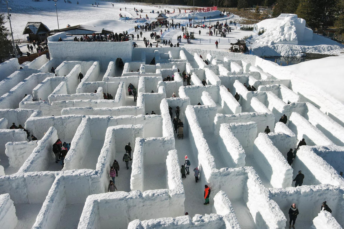 Śnieżny Labirynt Snowlandia w otoczeniu Tatrzańskiego Parku Narodowego w Zakopanem