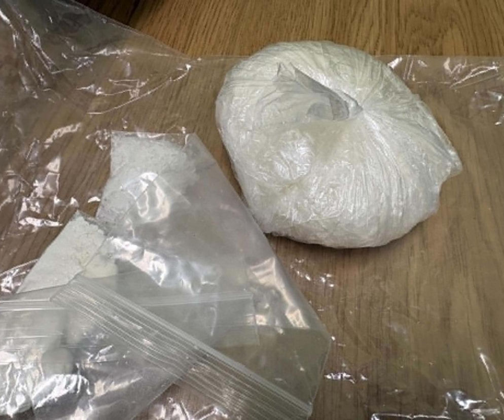Znaleźli prawie kilogram narkotyków. 23-latka usłyszała zarzut