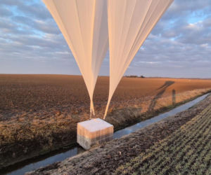 Balony spadły na Warmii i Mazurach. Policja ujawnia zawartość paczek