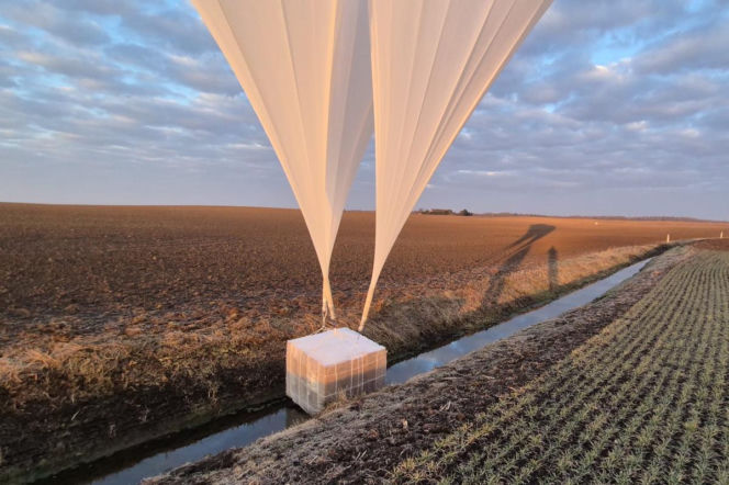 Balony spadły na Warmii i Mazurach. Policja ujawnia zawartość paczek