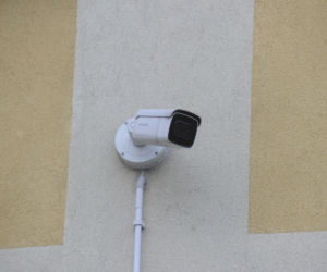 Grasują z odurzającymi maseczkami!? Mieszkańcy Pragi przerażeni. Spółdzielnia ostrzega przed zuchwałymi złodziejami