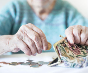 Marne dodatki dla emerytów. Niektórzy dostaną tylko 64 grosze więcej