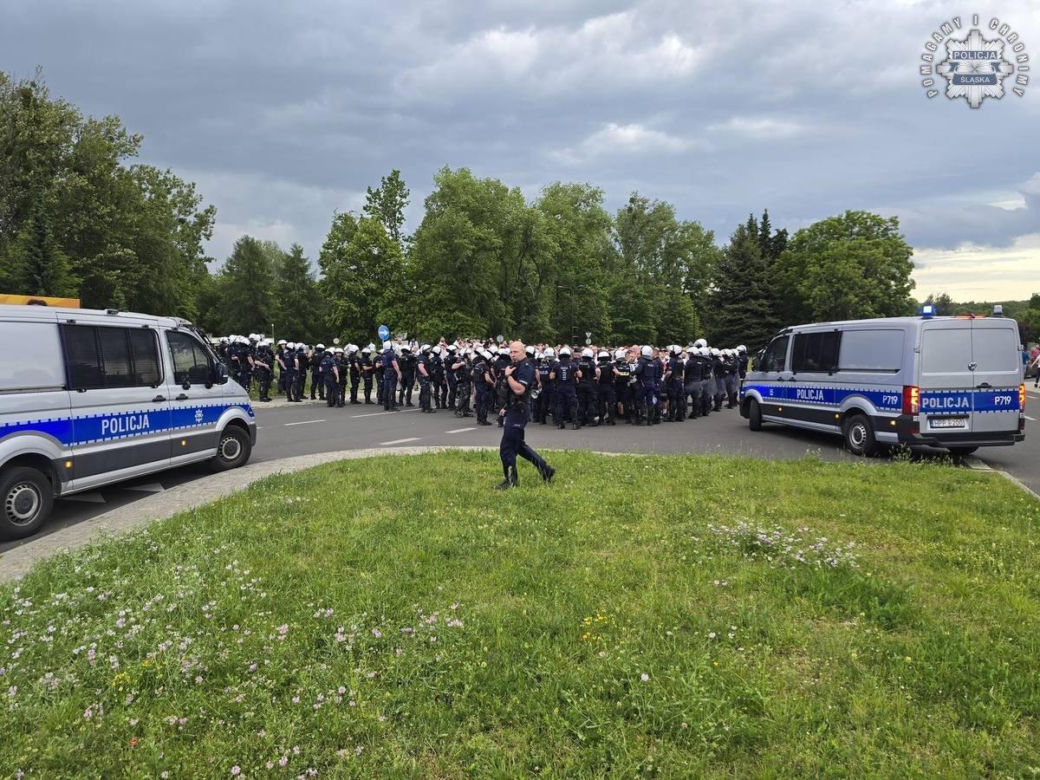 Przed meczem Polska-Mołdawia na Stadionie Śląskim miało dojść do bijatyki. Wkroczyła policja