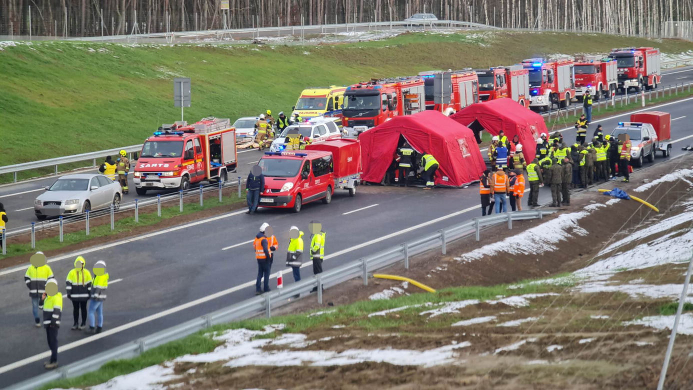 Potężny karambol na S5. Rozbity autobus, Potężna akcja strażaków