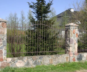 Fundament pod ogrodzenie. Budujemy solidny fundament pod ogrodzenie