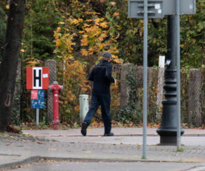 Tusk biega bez maseczki