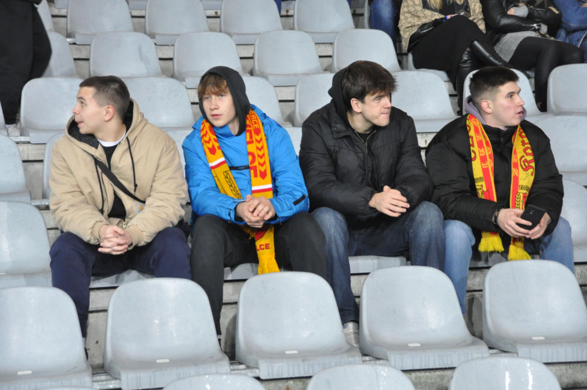 Żółto-czerwono na Suzuki Arenie! Zdjęcia kibiców na meczu Korona Kielce - Jagiellonia Białystok