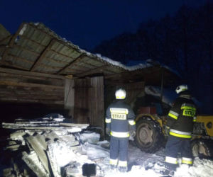 Katastrofa budowlana na Podlasiu. Dach zawalił się pod naporem śniegu [ZDJĘCIA]