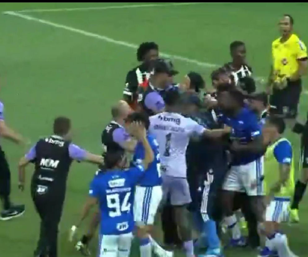 Finałowy mecz przerodził się w bitwę! Sędzia pokazał 23 czerwone kartki