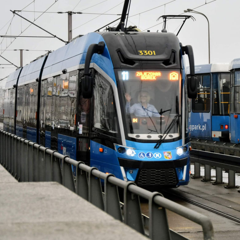 Tylko jeden wózek dziecięcy lub inwalidzki w tramwaju i autobusie 