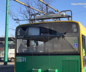 Ostrzelany trolejbus w Tychach