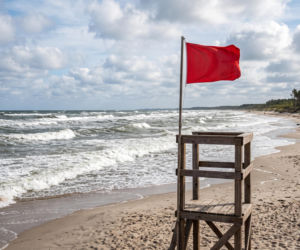 Sinice Mrzeżyno. Czy w Mrzeżynie można się kąpać 28.07? Flaga, warunki pogodowe