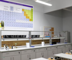 W Liceum Ogólnokształcącym w Górze otwarto nowoczesną pracownię chemiczną [ZDJĘCIA]