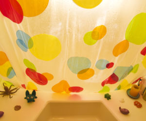 Zasłona prysznicowa odchodzi do lamusa. Co wybrać?