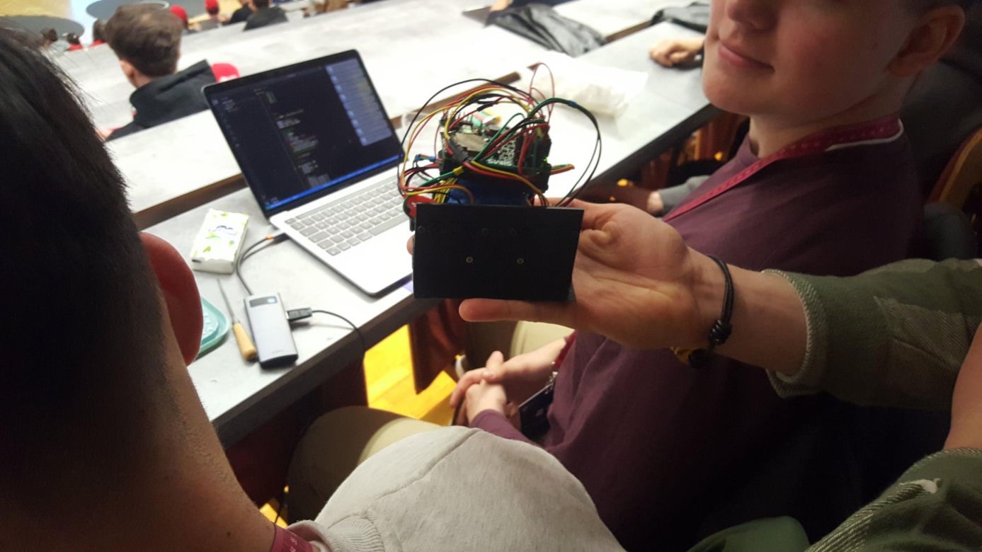 Walki robotów na Politechnice Bydgoskiej. Uczniowie sami zbudowali autonomiczne maszyny