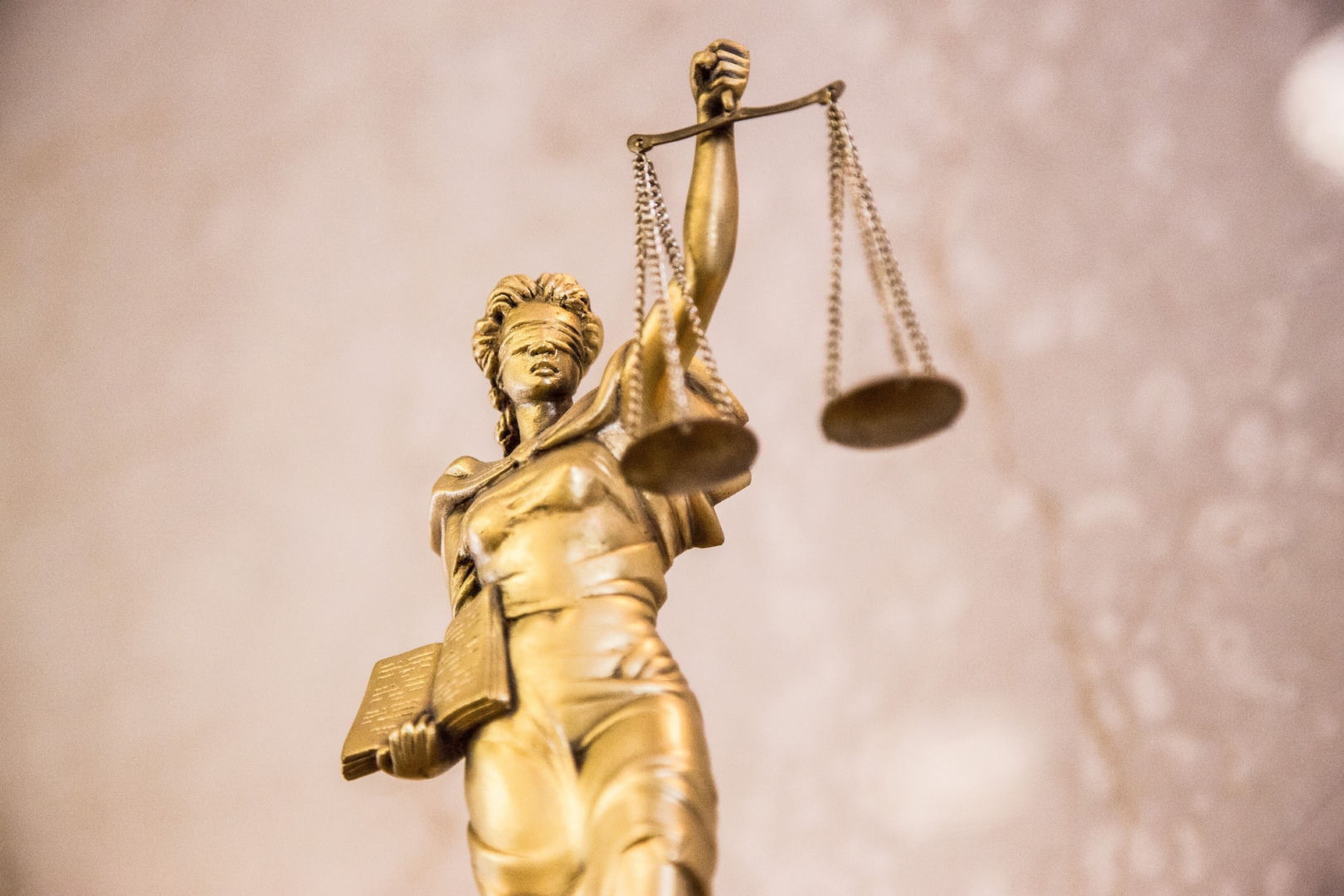 Бывший заместитель министра финансов с обвинениями! На заднем плане мы говорим о принятии льгот...