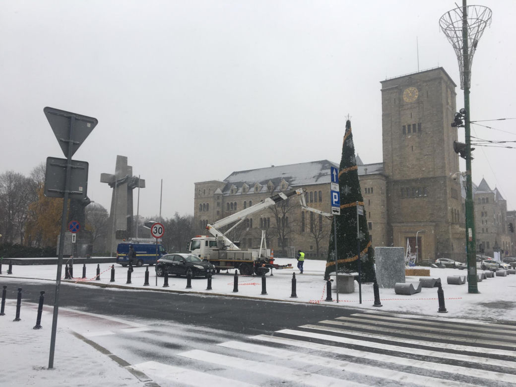Spadł pierwszy śnieg! Zobacz jak wyglądają ulice Poznania