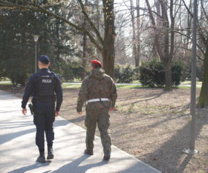 Rzeszowscy policjanci kontrolują czy nowe przepisy nie są łamane