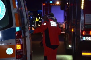 Szarpanina kierowców na DK16. 22-latek pchnął mężczyznę pod pędzące auto. Śmierć na miejscu