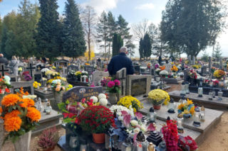 Czy będzie dodatkowy dzień wolny za 1 listopada? Zapadła decyzja. Czy Polakom należy się dzień wolny na Wszystkich Świętych?