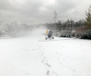 Górka Środulska w Sosnowcu. Naśnieżanie stoku narciarskiego