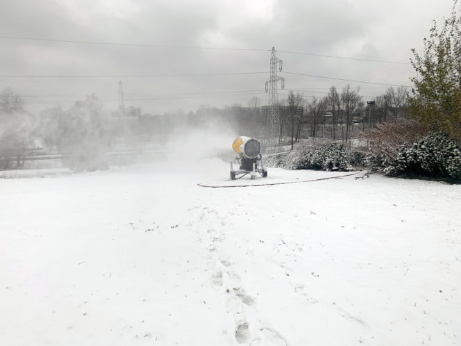Górka Środulska w Sosnowcu. Naśnieżanie stoku narciarskiego