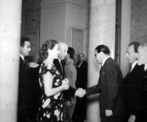 Niewiarygodne sceny! Aktor kazał przykucnąć premierowi, bo chciał go przeskoczyć! Interwencja w ostatniej chwili