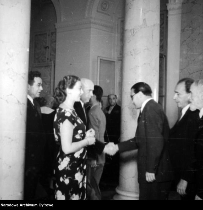 Niewiarygodne sceny! Aktor kazał przykucnąć premierowi, bo chciał go przeskoczyć! Interwencja w ostatniej chwili