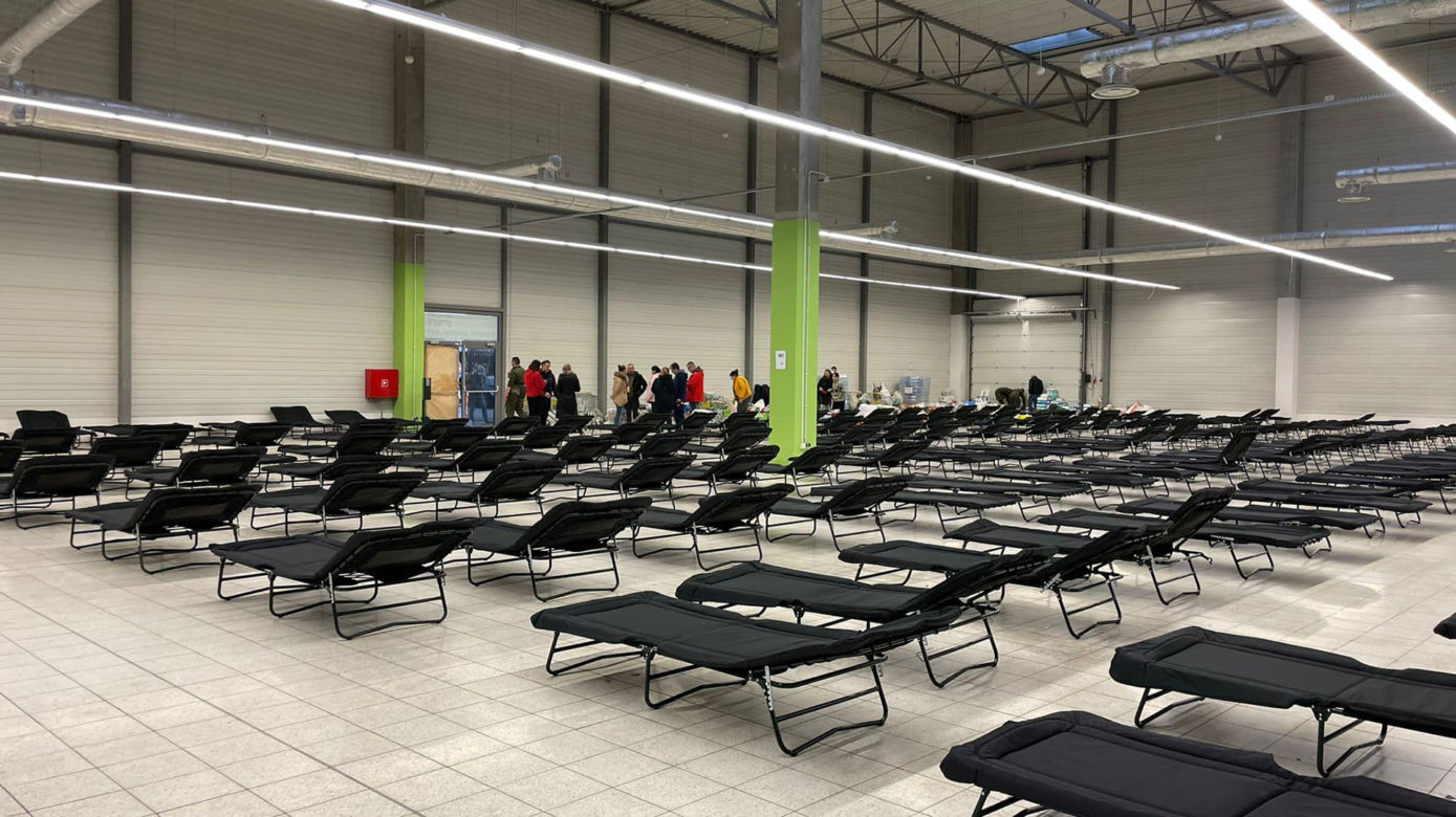 Na granicy w Korczowej na uchodźców czekają ludzie z całej Europy