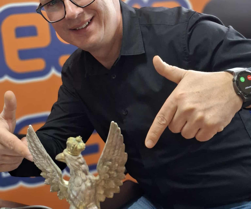 Historyczny skarb na gwiazdkę! Srebrno-złoty orzeł sztandaru z 1939 roku odnaleziony w lasach starachowickich