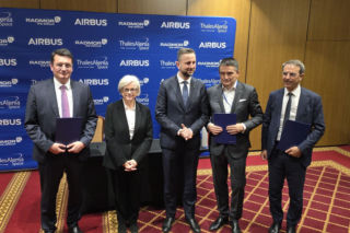 Airbus Defence and Space, Thales Alenia Space i RADMOR łączą siły w celu budowy polskiego satelity wojskowego