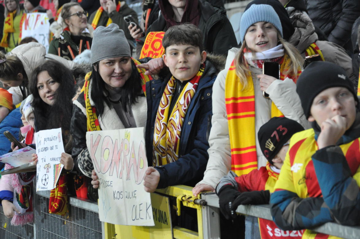 Korona Kielce - ŁKS Łódź. Zdjęcia kibiców na Suzuki Arenie