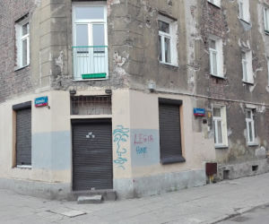 Coraz więcej symboli, napisów i obraźliwych haseł na praskich budynkach