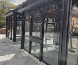 Nowe oblicze placu Wolności. Kwiaciarnie już zamontowane, koniec prac coraz bliżej