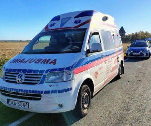 Ukradł karetkę i potrącił policjantkę na blokadzie! Padły strzały 