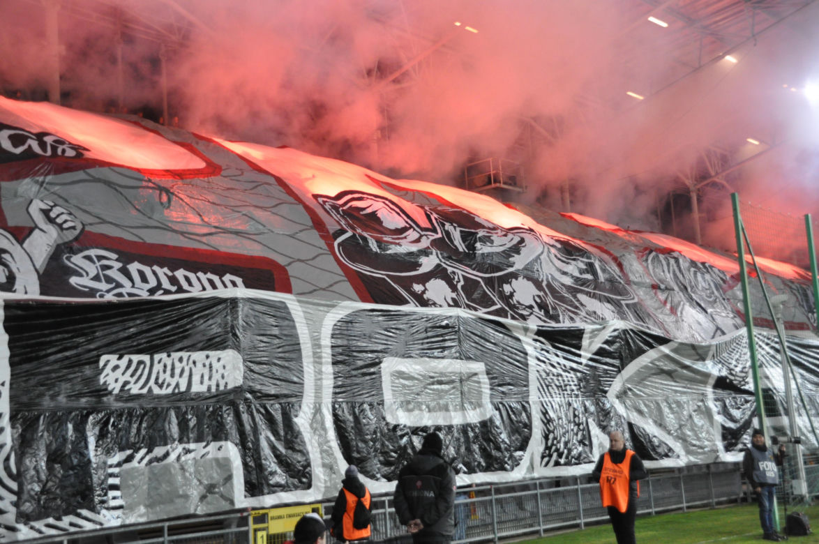 Korona Kielce - ŁKS Łódź. Zdjęcia kibiców na Suzuki Arenie